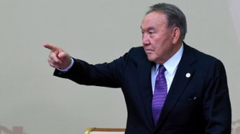 Назарбаевты қимаған танымал әнші көз жасына ерік берді (видео)