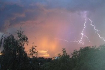 Елдің басым бөлігінде найзағай ойнап, жаңбыр жауады